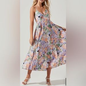 Astr the label BLYTHE FLORAL PLISSE MIDI DRESS